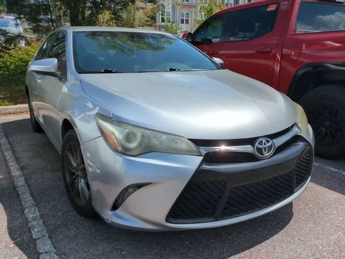 Used 2016 Toyota Camry SE image 5