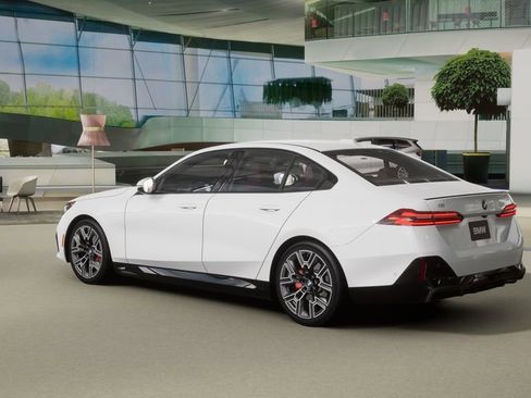 New 2026 BMW i5 eDrive40 w/ M Sport Package image 2