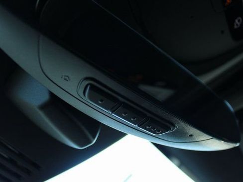 Used 2025 Volvo XC40 B5 Plus image 29