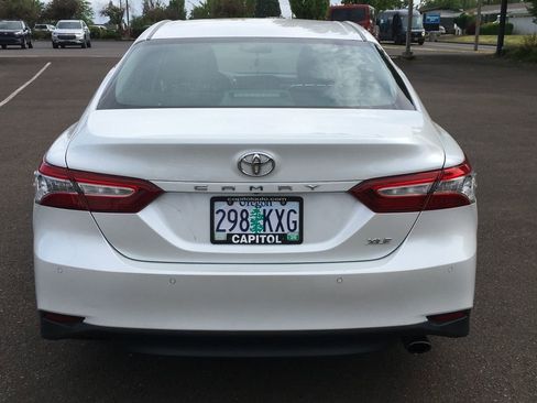 Used 2018 Toyota Camry XLE FWD image 5