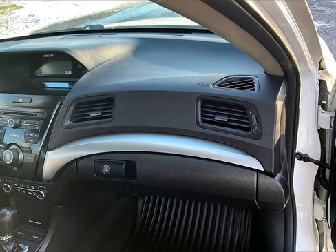 Used 2017 Acura ILX Base image 17