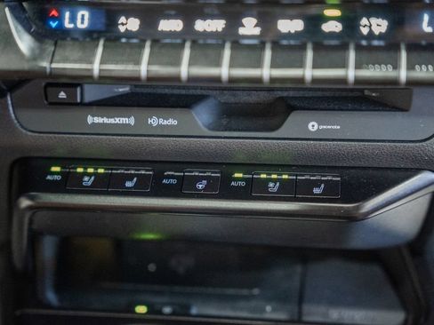 Used 2019 Lexus UX 200 w/ Premium Package FWD image 22