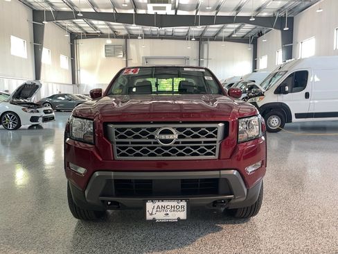 Used 2024 Nissan Frontier SV w/ SV Convenience Package AWD/4WD image 2