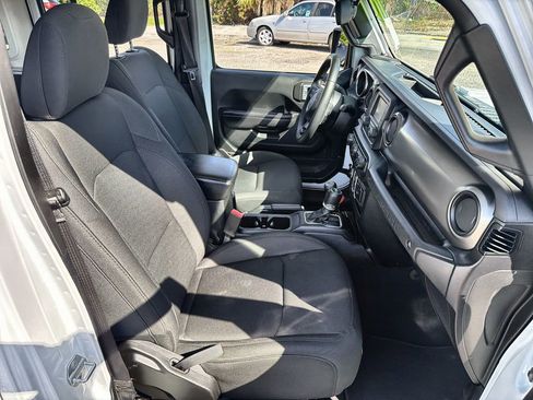 Used 2018 Jeep Wrangler Unlimited Sport S image 25