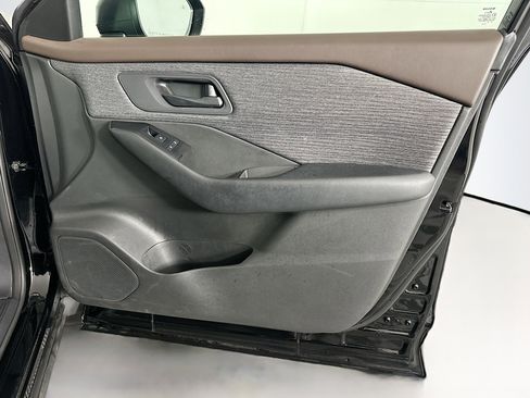 Used 2023 Nissan Rogue S image 30