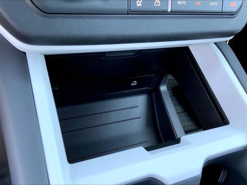 New 2025 Land Rover Defender 110 X-Dynamic SE image 18