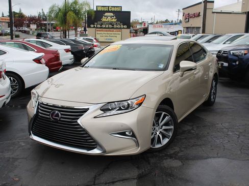 Used 2018 Lexus ES 300h image 42