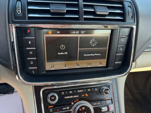 Used 2017 Lincoln Continental Premiere FWD image 20