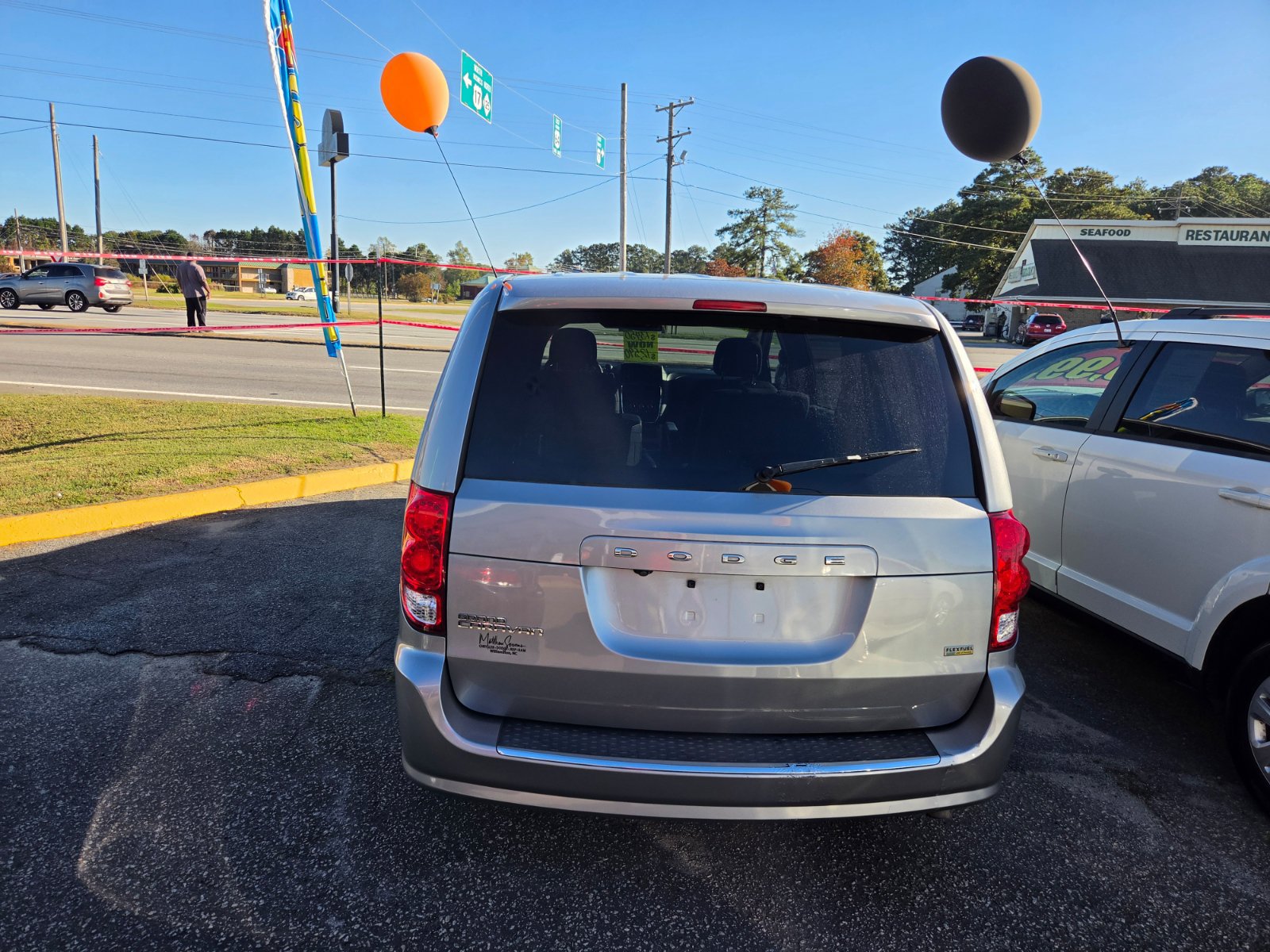 Used 2019 Dodge Grand Caravan SE FWD image 3