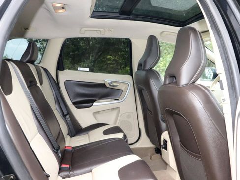Used 2010 Volvo XC60 T6 AWD/4WD image 28