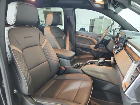 Used 2025 GMC Canyon Denali AWD/4WD image 45