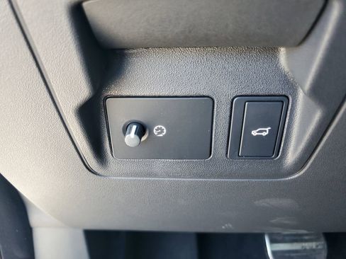 Used 2026 Land Rover Range Rover Velar Dynamic SE AWD/4WD image 16