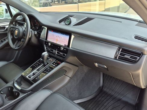 Certified 2026 Porsche Macan AWD/4WD image 26
