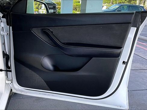 Used 2021 Tesla Model Y Long Range image 28