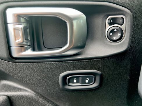 Used 2024 Jeep Gladiator Mojave w/ Safety Group image 20