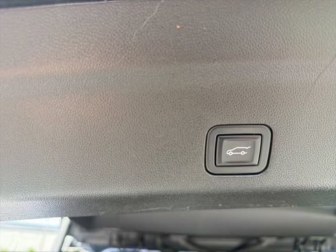 Used 2023 Chevrolet Suburban High Country AWD/4WD image 27