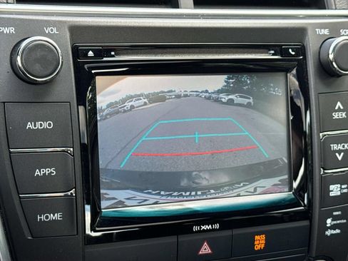 Used 2016 Toyota Camry SE w/ Moonroof Package FWD image 9