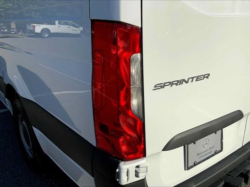 Used 2025 Mercedes-Benz Sprinter 2500 image 19