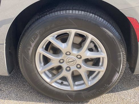 Certified 2025 Chrysler Pacifica Select image 14