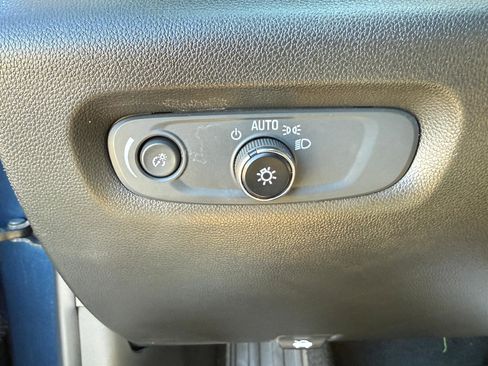 Used 2023 Chevrolet Traverse LS w/ Safety Package image 18