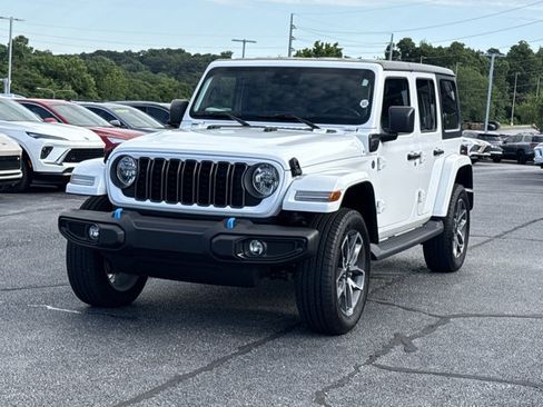 Used 2024 Jeep Wrangler Unlimited w/ Convenience Group AWD/4WD image 12