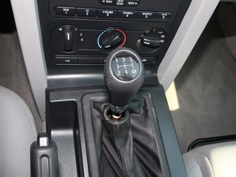 Used 2007 Ford Mustang Premium RWD image 8