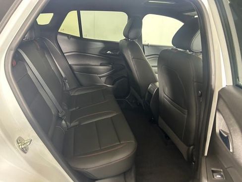 Used 2025 Chevrolet Trax RS w/ Sunroof Package FWD image 27