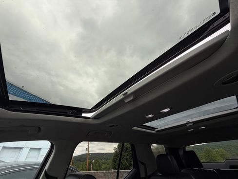 Used 2021 Chevrolet Traverse LT w/ LT Premium Package FWD image 26