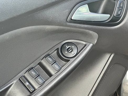 Used 2015 Ford Focus SE FWD image 10
