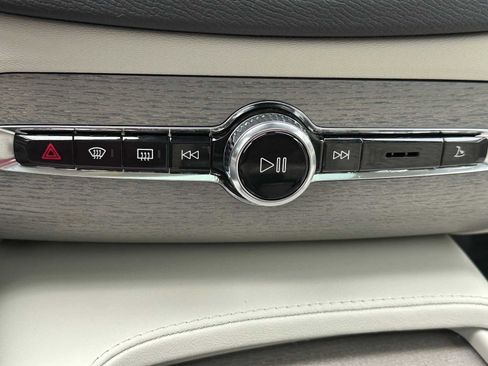 Used 2025 Volvo XC90 B6 Plus w/ Protection Package Premier image 30