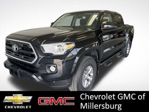 Used 2017 Toyota Tacoma SR5 w/ Tow Package AWD/4WD image 4