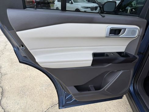 Used 2020 Ford Explorer Platinum w/ Premium Technology Package AWD/4WD image 22