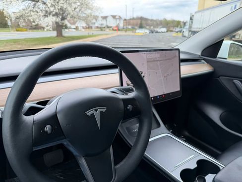 Used 2021 Tesla Model Y Long Range image 13