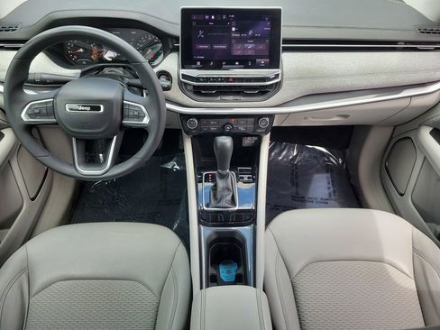 Used 2022 Jeep Compass Latitude FWD image 13