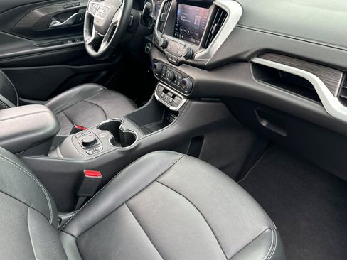 Used 2024 GMC Terrain SLT AWD/4WD image 17
