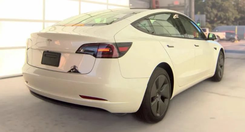 Used 2023 Tesla Model 3 Standard Range RWD image 2