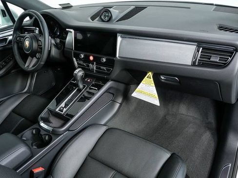 Certified 2026 Porsche Macan AWD/4WD image 24