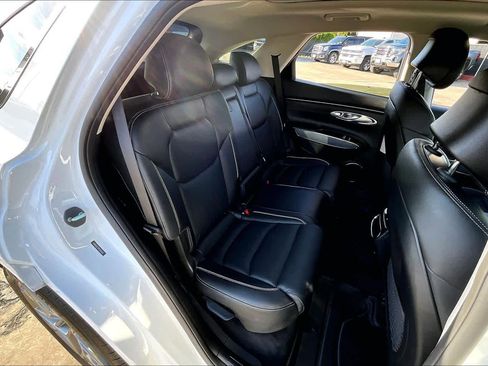 Used 2025 Genesis GV70 2.5T w/ Advanced Package image 19