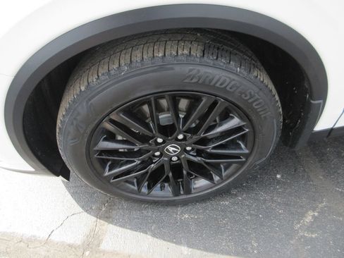 Used 2022 Acura MDX SH-AWD w/ Technology Package image 14