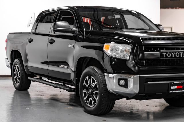 Used 2017 Toyota Tundra SR5 w/ TRD Off Road Package AWD/4WD image 4