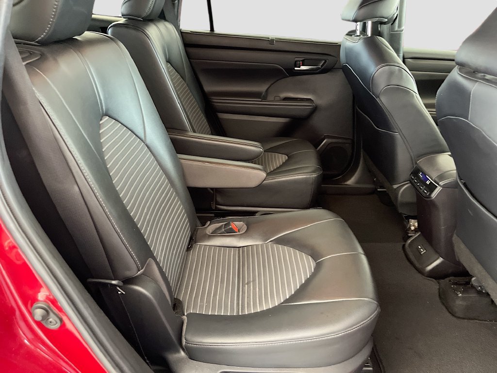 Used 2022 Toyota Highlander XSE FWD image 30
