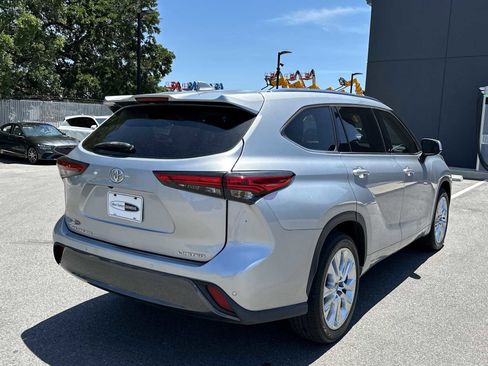 Used 2021 Toyota Highlander Limited FWD image 6