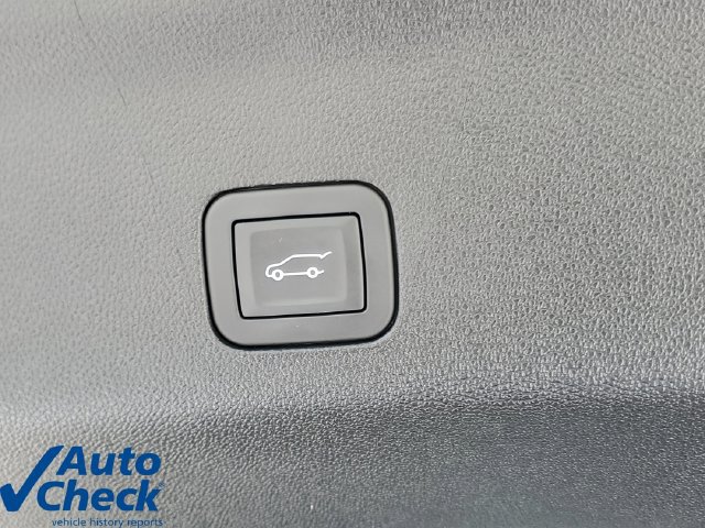 Used 2025 GMC Yukon XL Denali w/ Sun & Power Step Package RWD image 10