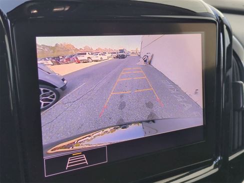 Used 2020 Chevrolet Traverse LT image 29