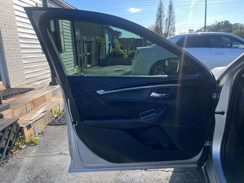 Used 2017 Chevrolet Impala LT image 12