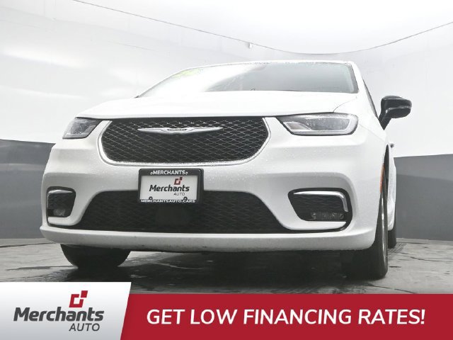 Used 2024 Chrysler Pacifica Touring-L FWD image 32