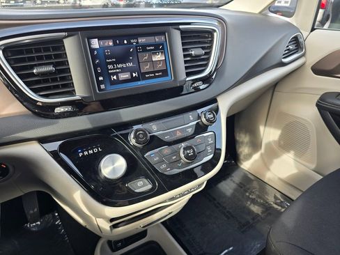 Used 2023 Chrysler Voyager LX FWD image 27