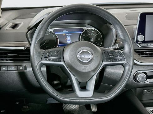 Used 2025 Nissan Altima 2.5 SV FWD image 18