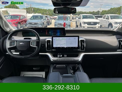 Used 2025 Ford Expedition Platinum AWD/4WD image 12