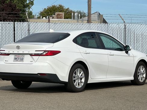 Used 2025 Toyota Camry LE FWD image 3